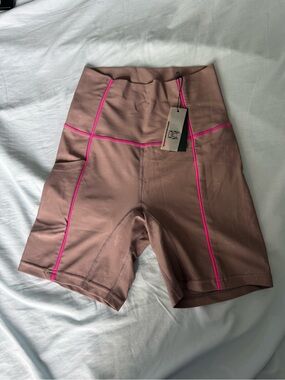No Days off M/L NWT biker shorts with pockets